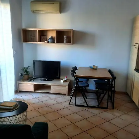 Mauro Apartman *